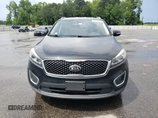 2017 Kia Sorento LX z VIN 5XYPGDA34HG305081, wystawiony jako Copart lot #60938125 z przebiegiem 132 764 mil mil oraz Czysty tytuł • Clean title. Historia ofert i sprzedaży dostępna na DreamBid. Obrazek 5.