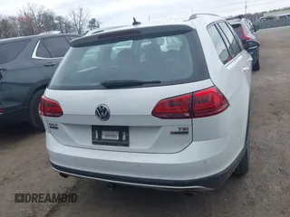 2017 Volkswagen Golf S z VIN 3VWH17AU8HM515411, wystawiony jako IAAI lot #41931252 z przebiegiem 106 421 mil mil oraz . Historia ofert i sprzedaży dostępna na DreamBid. Obrazek 16.