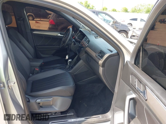 2023 Volkswagen Tiguan SE R-Line Black с VIN 3VVCB7AX5PM064412, выставлен на аукционе IAAI как лот 42279912 с пробегом 72 528 миль миль и . История ставок и продаж доступна на DreamBid. Изображение 5.