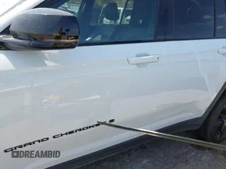 2023 Jeep Grand Cherokee Laredo z VIN 1C4RJHAG2PC538934, wystawiony jako IAAI lot #41902861 z przebiegiem 31 664 mil mil oraz . Historia ofert i sprzedaży dostępna na DreamBid. Obrazek 15.