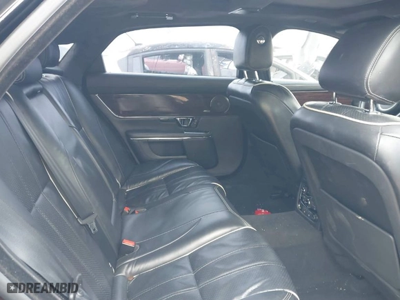 2015 Jaguar XJ with VIN SAJWJ2GD0F8V85914, listed as a IAAI auction lot 41615059 with 115,462 mi miles. Bid and sale history available at carsss.com. Image 8.