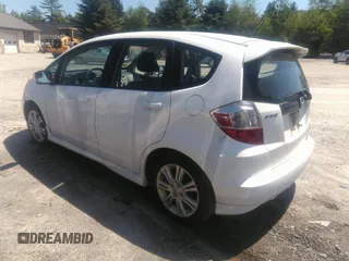 2011 Honda Fit Sport z VIN JHMGE8H51BC016707, wystawiony jako IAAI lot #42341893 z przebiegiem 326 759 mil mil oraz . Historia ofert i sprzedaży dostępna na DreamBid. Obrazek 3.