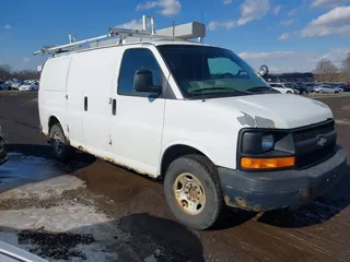 2009 Chevrolet Express Cargo z VIN 1GCGG25C791129210, wystawiony jako IAAI lot #41304256 z przebiegiem 255 000 mil mil oraz . Historia ofert i sprzedaży dostępna na DreamBid. Obrazek 1.