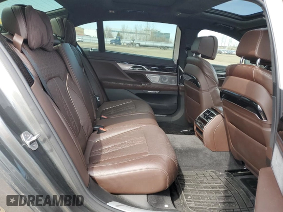 2016 BMW 7 Series 750i xDrive z VIN WBA7F2C56GG415175, wystawiony jako Copart lot #49681075 z przebiegiem Nie podano mil oraz Czysty tytuł • Clean title. Historia ofert i sprzedaży dostępna na DreamBid. Obrazek 10.