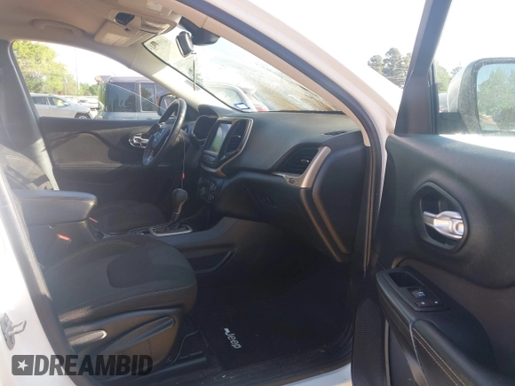 2016 Jeep Cherokee Latitude with VIN 1C4PJLCS1GW320140, listed as a IAAI auction lot 41991414 with Not provided miles and . Bid and sale history available at DreamBid. Image 5.