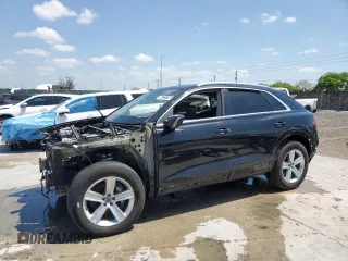 2023 Audi Q8 Premium Plus z VIN WA1EVBF11PD018023, wystawiony jako Copart lot #54727795 z przebiegiem Nie podano mil oraz Szkoda całkowita • Salvage title. Historia ofert i sprzedaży dostępna na DreamBid. Obrazek 1.