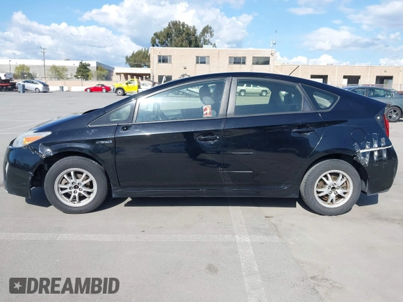 2015 Toyota Prius Four with VIN JTDKN3DU8F1875855, listed as a IAAI auction lot 41942209 with 275,120 mi miles. Bid and sale history available at carsss.com. Image 15.