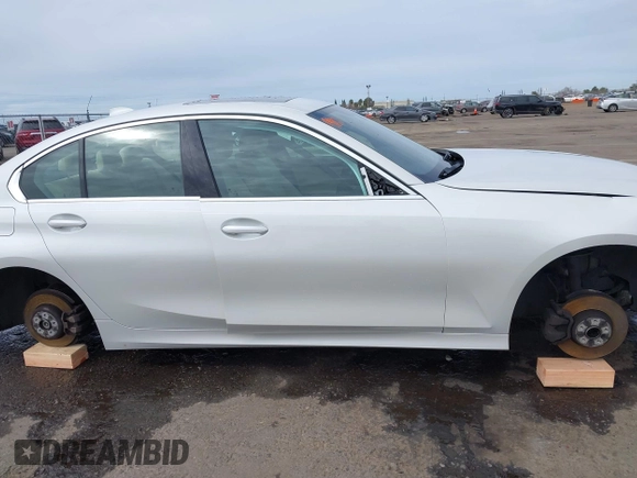 2021 BMW 3 Series 330i z VIN 3MW5R1J08M8C07261, wystawiony jako IAAI lot #41861814 z przebiegiem 87 426 mil mil oraz . Historia ofert i sprzedaży dostępna na DreamBid. Obrazek 13.