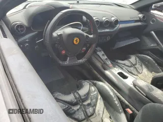 2017 Ferrari F12 z VIN ZFF74UFA8H0220199, wystawiony jako Copart lot #75630184 z przebiegiem Nie podano mil oraz Szkody całkowita. Historia ofert i sprzedaży dostępna na DreamBid. Obrazek 8.