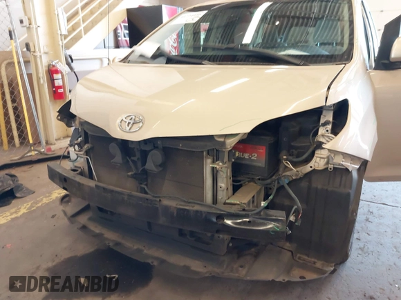 2013 Toyota Sienna LE AAS with VIN 5TDKK3DC8DS359172, listed as a IAAI auction lot 41724930 with 106,488 mi miles. Bid and sale history available at carsss.com. Image 6.