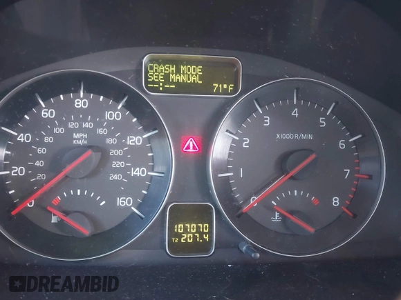 2010 Volvo C70 with VIN YV1672MC0AJ090939, listed as a IAAI auction lot 40903923 with 107,070 mi miles. Bid and sale history available at carsss.com. Image 7.