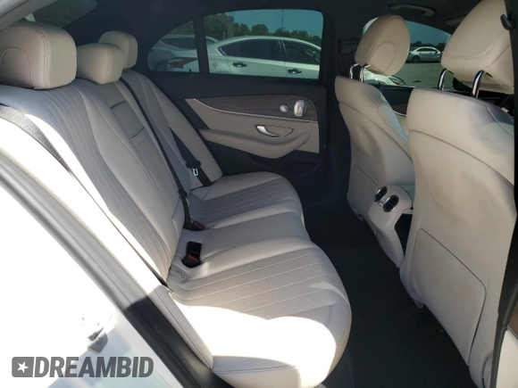 2017 Mercedes-Benz E 300 Luxury z VIN WDDZF4KB8HA016812, wystawiony jako Copart lot #56361855 z przebiegiem 97 312 mil mil oraz Szkoda całkowita • Salvage title. Historia ofert i sprzedaży dostępna na DreamBid. Obrazek 10.