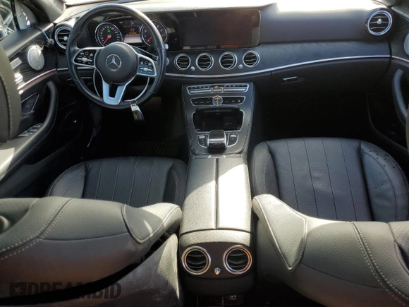 2019 Mercedes-Benz E-Class E 300 with VIN WDDZF4JB2KA646074, listed as a Copart auction lot 84917544 with 32,075 mi miles and Clean Title. Bid and sale history available at carsss.com. Image 8.