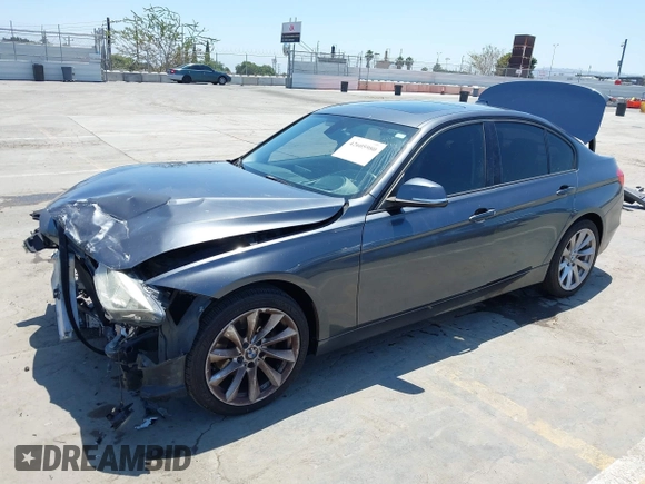 2013 BMW 3 Series 328i z VIN WBA3C1C59DF441157, wystawiony jako IAAI lot #42605980 z przebiegiem 151 701 mil mil oraz . Historia ofert i sprzedaży dostępna na DreamBid. Obrazek 2.