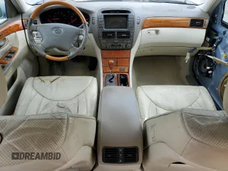 2003 Lexus LS 430 z VIN JTHBN30F030116821, wystawiony jako Copart lot #56182675 z przebiegiem 265 973 mil mil oraz Szkody całkowita. Historia ofert i sprzedaży dostępna na DreamBid. Obrazek 8.