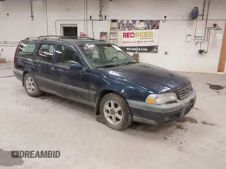 1998 Volvo V70 XC with VIN YV1LZ5647W2504059, listed as a IAAI auction lot 41704655 with 318,742 mi miles. Bid and sale history available at carsss.com. Image 1.