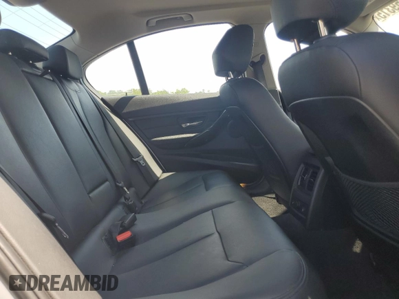 2015 BMW 3 Series 328i xDrive с VIN WBA3B5C53FP653530, выставлен на аукционе Copart как лот 61859315 с пробегом 92 041 миль миль и Списание • Salvage title. История ставок и продаж доступна на DreamBid. Изображение 10.