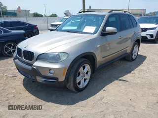 2007 BMW X5 3.0si z VIN 5UXFE43527L010725, wystawiony jako IAAI lot #42179894 z przebiegiem 174 074 mil mil oraz . Historia ofert i sprzedaży dostępna na DreamBid. Obrazek 2.