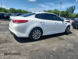 2017 Kia Optima EX с VIN 5XXGU4L32HG126726, выставлен на аукционе Copart как лот 61028895 с пробегом 77 148 миль миль и Списание • Salvage title. История ставок и продаж доступна на DreamBid. Изображение 3.