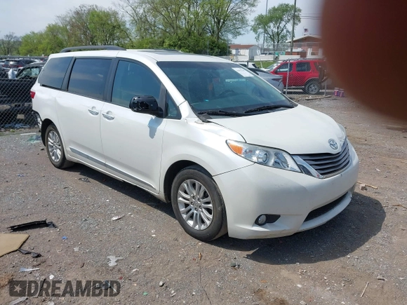 2015 Toyota Sienna XLE with VIN 5TDYK3DC8FS654902, listed as a IAAI auction lot 41953705 with 169,036 mi miles. Bid and sale history available at carsss.com. Image 1.