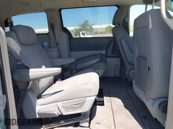 2008 Chrysler Town & Country LX with VIN 2A8HR44HX8R150286, listed as a IAAI auction lot 42040682 with 204,499 mi miles. Bid and sale history available at carsss.com. Image 8.