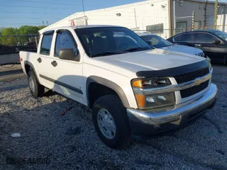 2008 Chevrolet Colorado LT w/1LT with VIN 1GCDT33E888218606, listed as a IAAI auction lot 42033908 with 245,603 mi miles. Bid and sale history available at carsss.com. Image 1.
