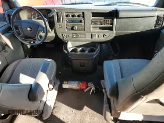 2017 Chevrolet Express Passenger LT z VIN 1GAZGPFG0H1139737, wystawiony jako Copart lot #49229985 z przebiegiem 58 877 mil mil oraz Szkoda całkowita • Salvage title. Historia ofert i sprzedaży dostępna na DreamBid. Obrazek 8.