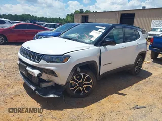 2023 Jeep Compass Limited z VIN 3C4NJDCN8PT569144, wystawiony jako IAAI lot #42750920 z przebiegiem 52 434 mil mil oraz . Historia ofert i sprzedaży dostępna na DreamBid. Obrazek 19.
