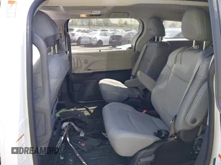 2024 Toyota Sienna XLE z VIN 5TDJSKFC9RS111099, wystawiony jako IAAI lot #42061708 z przebiegiem 15 741 mil mil oraz . Historia ofert i sprzedaży dostępna na DreamBid. Obrazek 8.