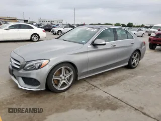 2015 Mercedes-Benz C 300 z VIN 55SWF4JB5FU086317, wystawiony jako Copart lot #56898585 z przebiegiem 101 722 mil mil oraz Szkoda całkowita • Salvage title. Historia ofert i sprzedaży dostępna na DreamBid. Obrazek 1.
