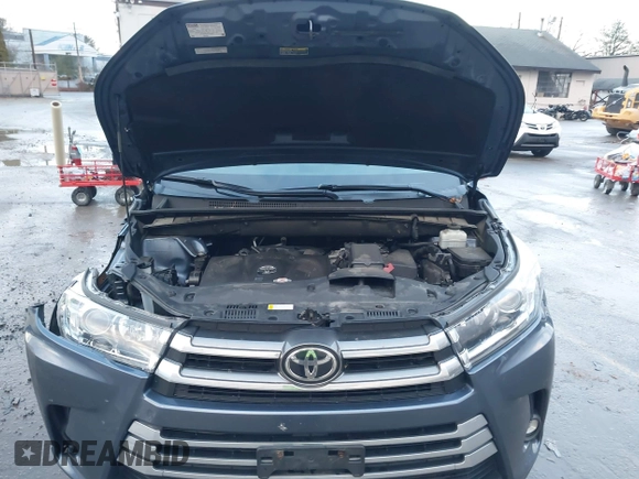 2019 Toyota Highlander Limited with VIN 5TDDZRFH0KS732251, listed as a IAAI auction lot 41020511 with 72,677 mi miles and . Bid and sale history available at DreamBid. Image 10.