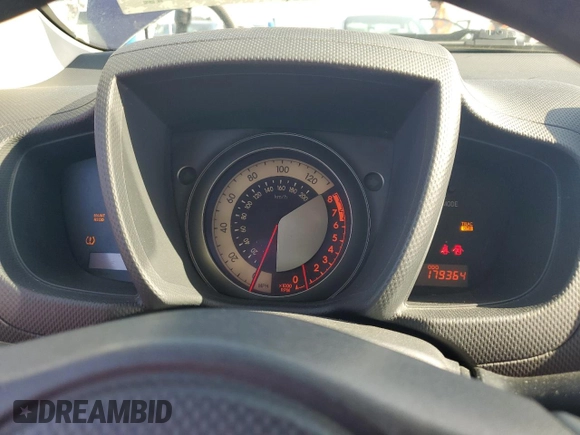 2014 Scion xD z VIN JTKKUPB41E1039762, wystawiony jako Copart lot #57066585 z przebiegiem 179 364 mil mil oraz Tytuł czysty. Historia ofert i sprzedaży dostępna na DreamBid. Obrazek 9.