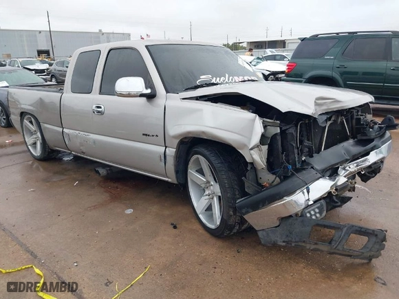 2005 Chevrolet Silverado 1500 Work Truck with VIN 1GCEC19X35Z202451, listed as a IAAI auction lot 41019154 with 279,898 mi miles. Bid and sale history available at carsss.com. Image 1.