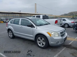 2010 Dodge Caliber SXT z VIN 1B3CB4HA9AD619378, wystawiony jako IAAI lot #42068680 z przebiegiem 182 668 mil mil oraz . Historia ofert i sprzedaży dostępna na DreamBid. Obrazek 1.