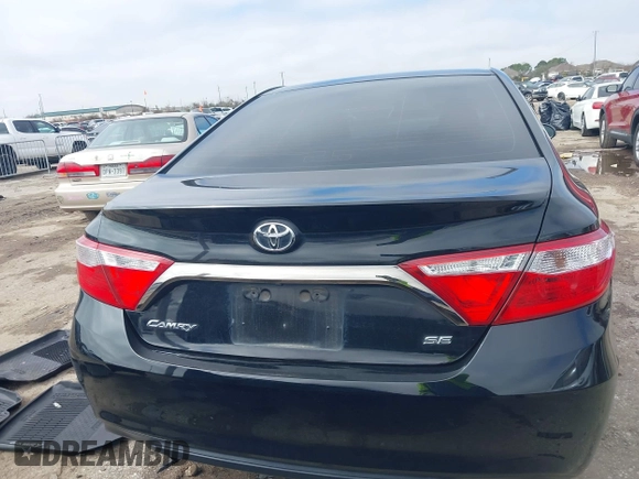 2015 Toyota Camry XLE z VIN 4T1BF1FK1FU028652, wystawiony jako IAAI lot #41639768 z przebiegiem Nie podano mil oraz . Historia ofert i sprzedaży dostępna na DreamBid. Obrazek 16.