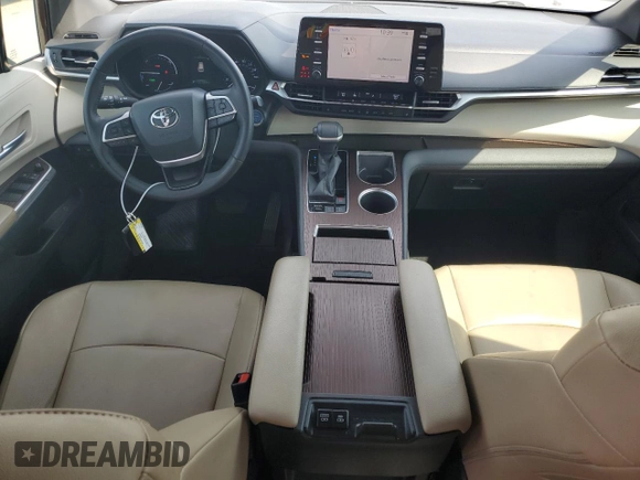 2021 Toyota Sienna XLE with VIN 5TDYRKEC1MS045992, listed as a Copart auction lot 52883385 with 47,847 mi miles and Clean Title. Bid and sale history available at DreamBid. Image 8.