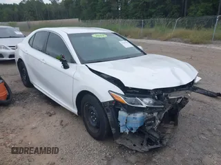 2018 Toyota Camry LE z VIN 4T1B11HK2JU078092, wystawiony jako IAAI lot #37647536 z przebiegiem 103 561 mil mil oraz . Historia ofert i sprzedaży dostępna na DreamBid. Obrazek 1.
