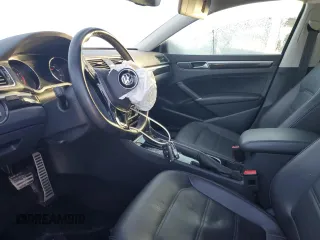 2019 Volkswagen Passat SE R-Line z VIN 1VWMA7A35KC013535, wystawiony jako Copart lot #80677504 z przebiegiem 88 376 mil mil oraz Szkoda całkowita • Salvage title. Historia ofert i sprzedaży dostępna na DreamBid. Obrazek 7.