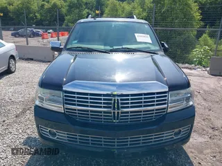 2007 Lincoln Navigator with VIN 5LMFU28527LJ11046, listed as a IAAI auction lot 42651633 with 176,923 mi miles and . Bid and sale history available at DreamBid. Image 6.