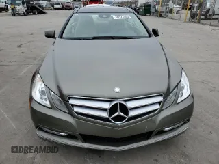 2013 Mercedes-Benz E 350 z VIN WDDKJ5KB5DF197712, wystawiony jako Copart lot #60521005 z przebiegiem 42 109 mil mil oraz Szkoda całkowita • Salvage title. Historia ofert i sprzedaży dostępna na DreamBid. Obrazek 5.