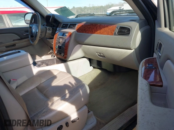 2007 Chevrolet Silverado 1500 1LT with VIN 3GCEC13J27G519225, listed as a IAAI auction lot 41458525 with 265,489 mi miles and . Bid and sale history available at DreamBid. Image 5.