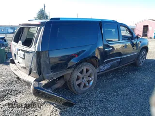 2008 Cadillac Escalade ESV z VIN 1GYFK66868R233774, wystawiony jako IAAI lot #41558263 z przebiegiem Nie podano mil oraz . Historia ofert i sprzedaży dostępna na DreamBid. Obrazek 4.