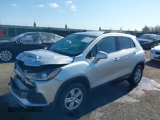 2018 Chevrolet Trax LT z VIN KL7CJPSB7JB507028, wystawiony jako IAAI lot #41801612 z przebiegiem 114 349 mil mil oraz . Historia ofert i sprzedaży dostępna na DreamBid. Obrazek 2.