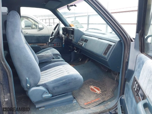 1994 Chevrolet C/K 1500 with VIN 1GCEC19K7RE108543, listed as a IAAI auction lot 41532011 with 196,824 mi miles. Bid and sale history available at carsss.com. Image 5.