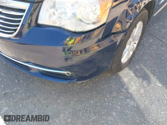 2014 Chrysler Town & Country Touring with VIN 2C4RC1BG5ER365110, listed as a IAAI auction lot 42138323 with 127,424 mi miles. Bid and sale history available at carsss.com. Image 12.