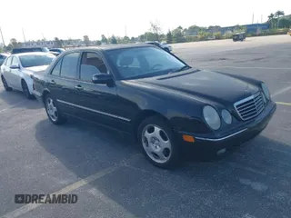 2000 Mercedes-Benz E-Class AWD with VIN WDBJF83J1YX042023, listed as a IAAI auction lot 41707355 with 122,640 mi miles. Bid and sale history available at carsss.com. Image 1.