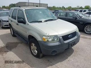 2005 Ford Escape XLS Value with VIN 1FMYU92Z55KA36653, listed as a IAAI auction lot 41886137 with 288,249 mi miles. Bid and sale history available at carsss.com. Image 1.
