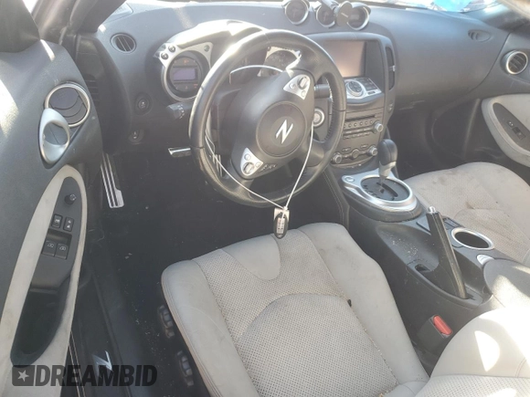 2013 Nissan 370Z z VIN JN1AZ4EH4DM383023, wystawiony jako Copart lot #88204985 z przebiegiem 138 112 mil mil oraz Szkoda całkowita • Salvage title. Historia ofert i sprzedaży dostępna na DreamBid. Obrazek 8.