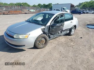 2004 Saturn ION ION 1 z VIN 1G8AF52F74Z107933, wystawiony jako IAAI lot #42108770 z przebiegiem 142 984 mil mil oraz . Historia ofert i sprzedaży dostępna na DreamBid. Obrazek 2.