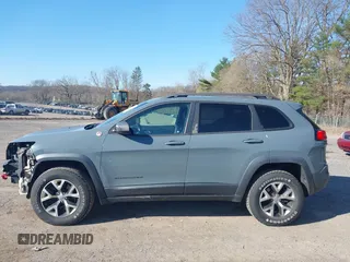 2014 Jeep Cherokee Trailhawk with VIN 1C4PJMBS4EW179763, listed as a IAAI auction lot 41988048 with 152,681 mi miles. Bid and sale history available at carsss.com. Image 15.